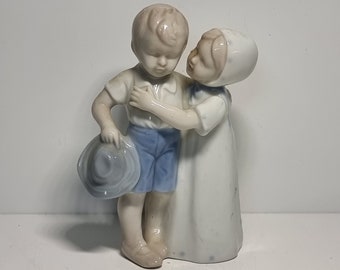 Vintage Porcelain Boy & Girl Figurine |