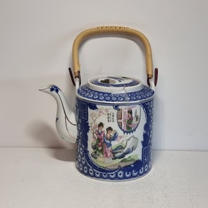 Vintage Japanese Porcelain Teapot |