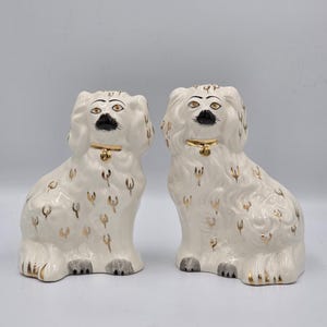 Par vintage Beswick Staffordshire Spaniel Mantle Dogs 1378-6 | Mitten av århundradet engelska vita & guldfärgade keramik Wally Dogs