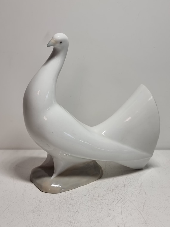 【美品】LLADRO NAO リヤドロ ナオ 鳩を撫でる少女 陶器人形スペイン製 美品】LLADRO NAO リヤドロ ナオ 鳩を撫でる少女 陶器人形