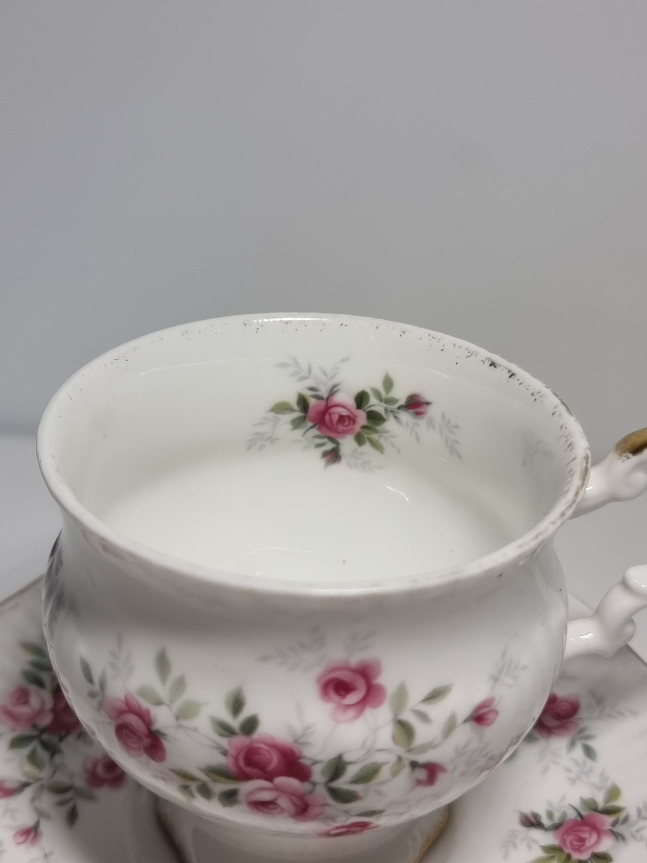 vintage-staffordshire-elizabethan-fine-bone-china-tea-cup-and-saucer