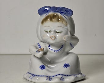 Vintage Porcelain Girl Figurine |