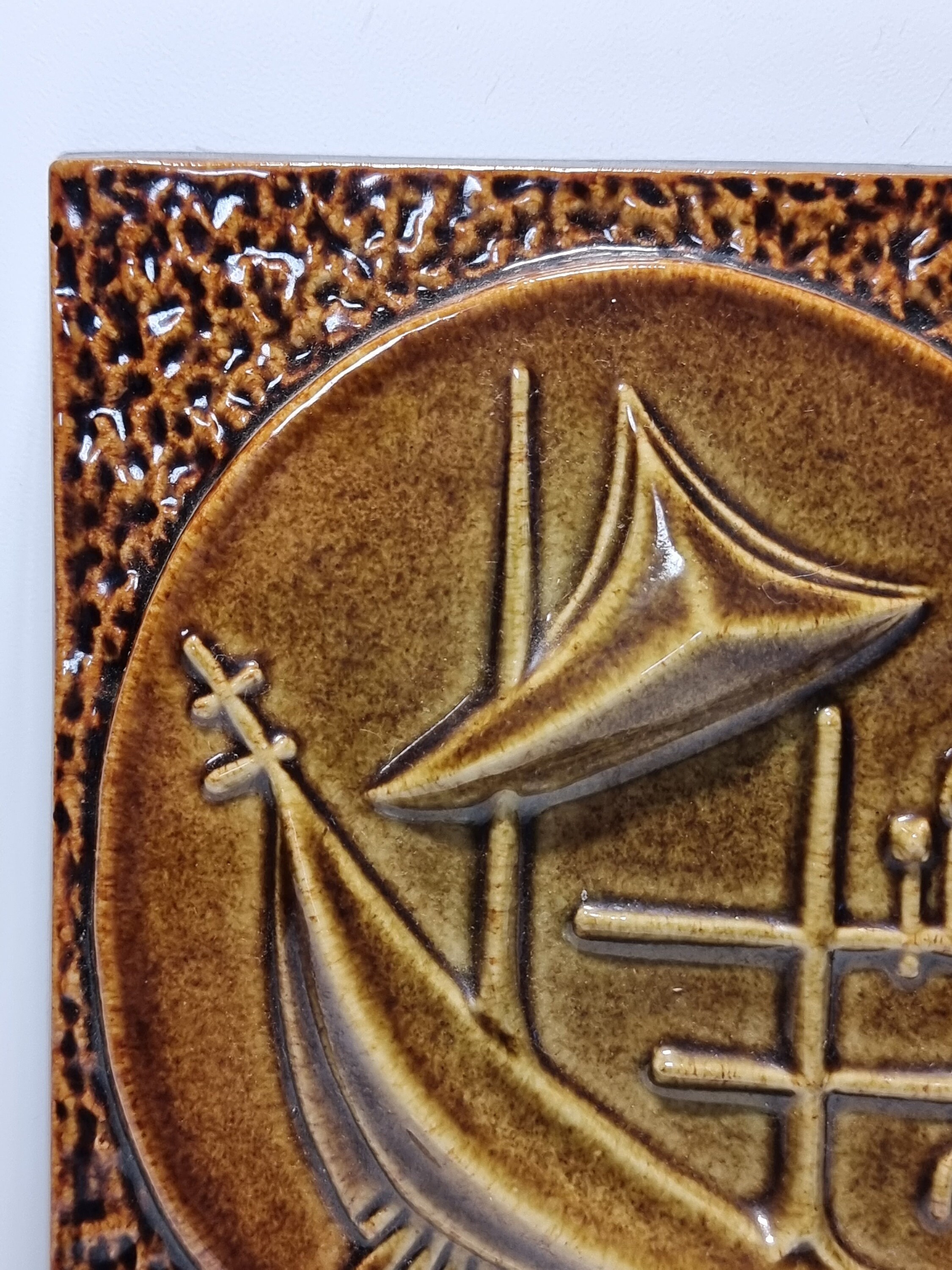 ヴィンテージ ライオンズ クラブ クラビグデン セラミック壁タイル