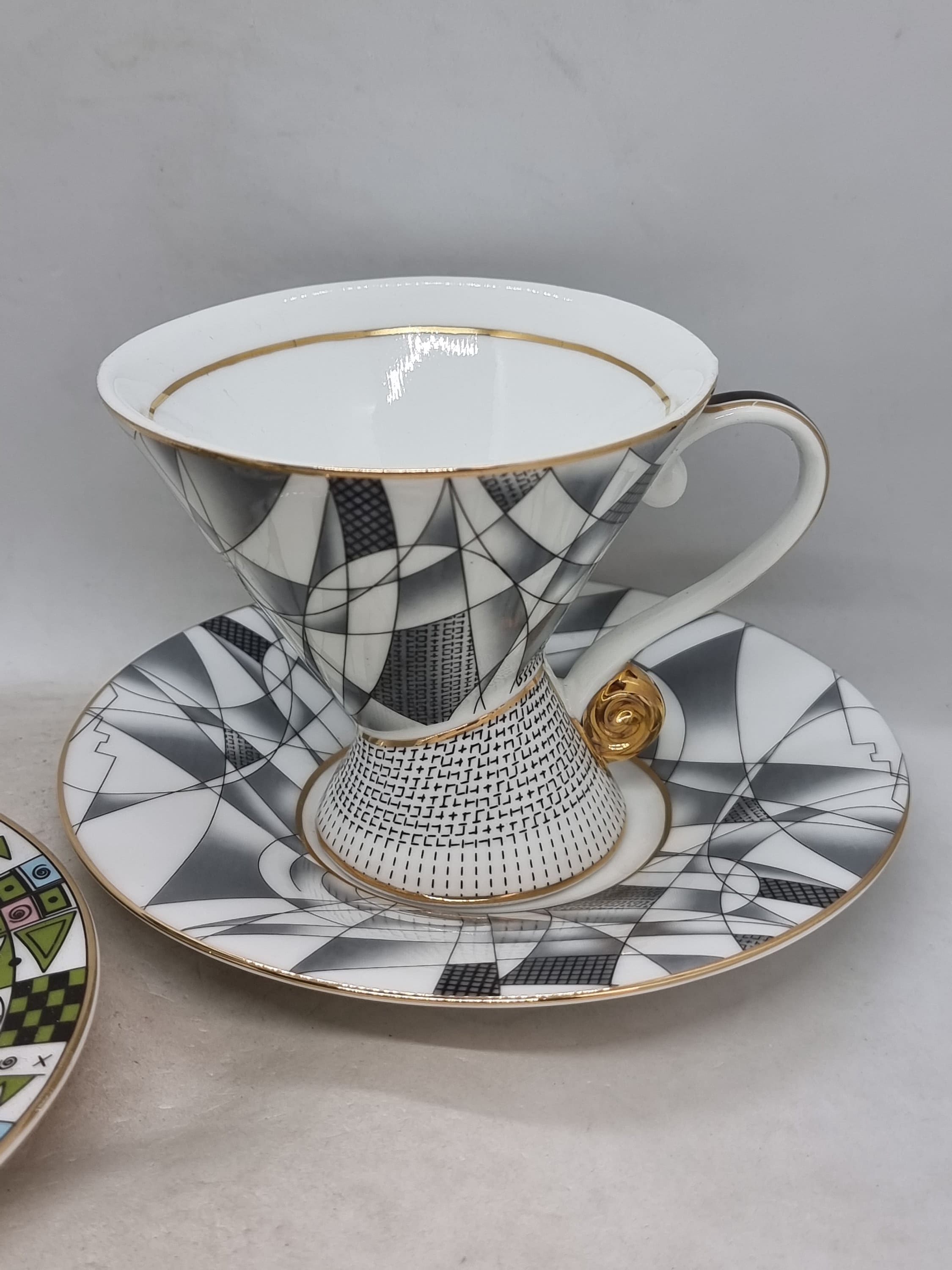 Vintage yamasen Gold Collection Fine Porcelain Cups and Saucers Japan ...