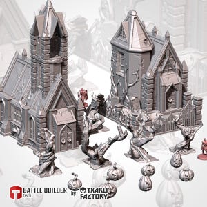 Op de afbeelding: Een grijze miniatuur Halloween-modelset met een kerk, een mausoleum, bomen, pompoenen en een hek. De set bevat de tekst "Battle Builder tech by TXARLI FACTORY".