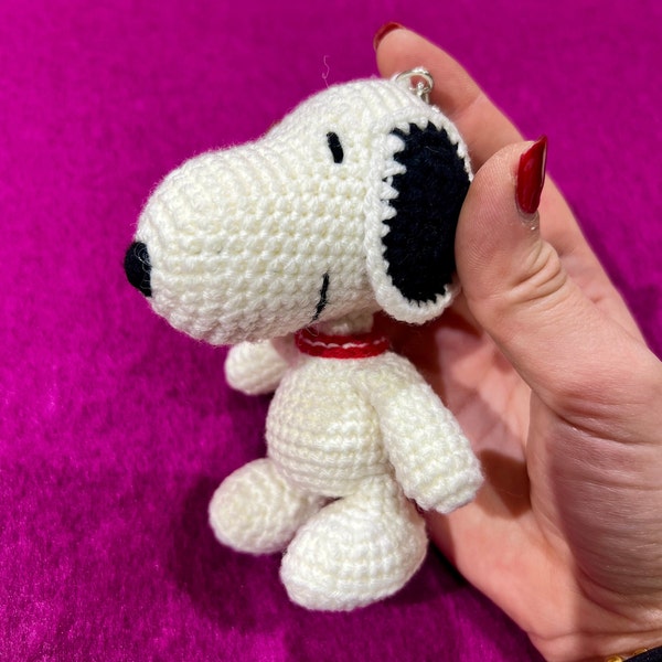 Snoopy crochet keychain