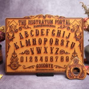 Ouija Brett aus Holz - Spirit Board - Gesprächsbrett und Planchette - Viktorianischer Stil Hexendekor & Altar-Werkzeug - Kompakte, tragbare Geschenkgröße