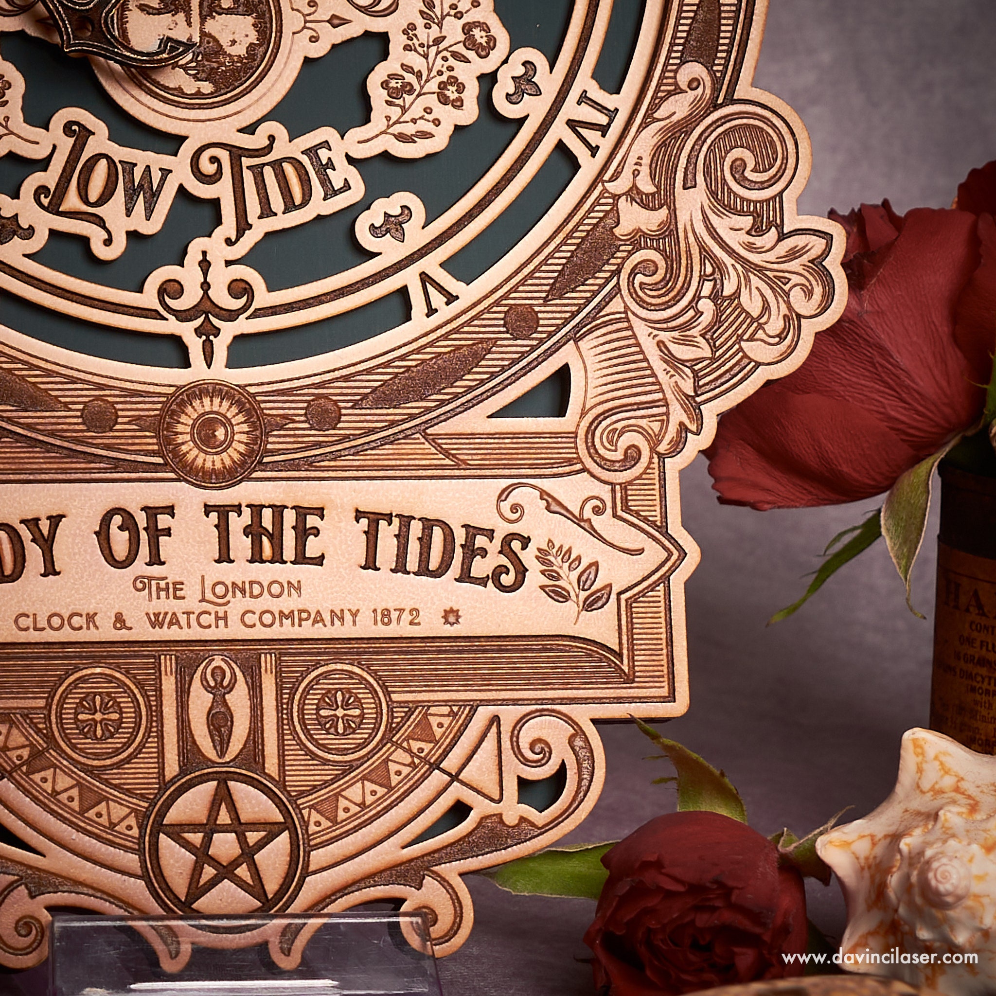 Universal Tide Clock in a Vintage Victorian Style Wall Hanging for