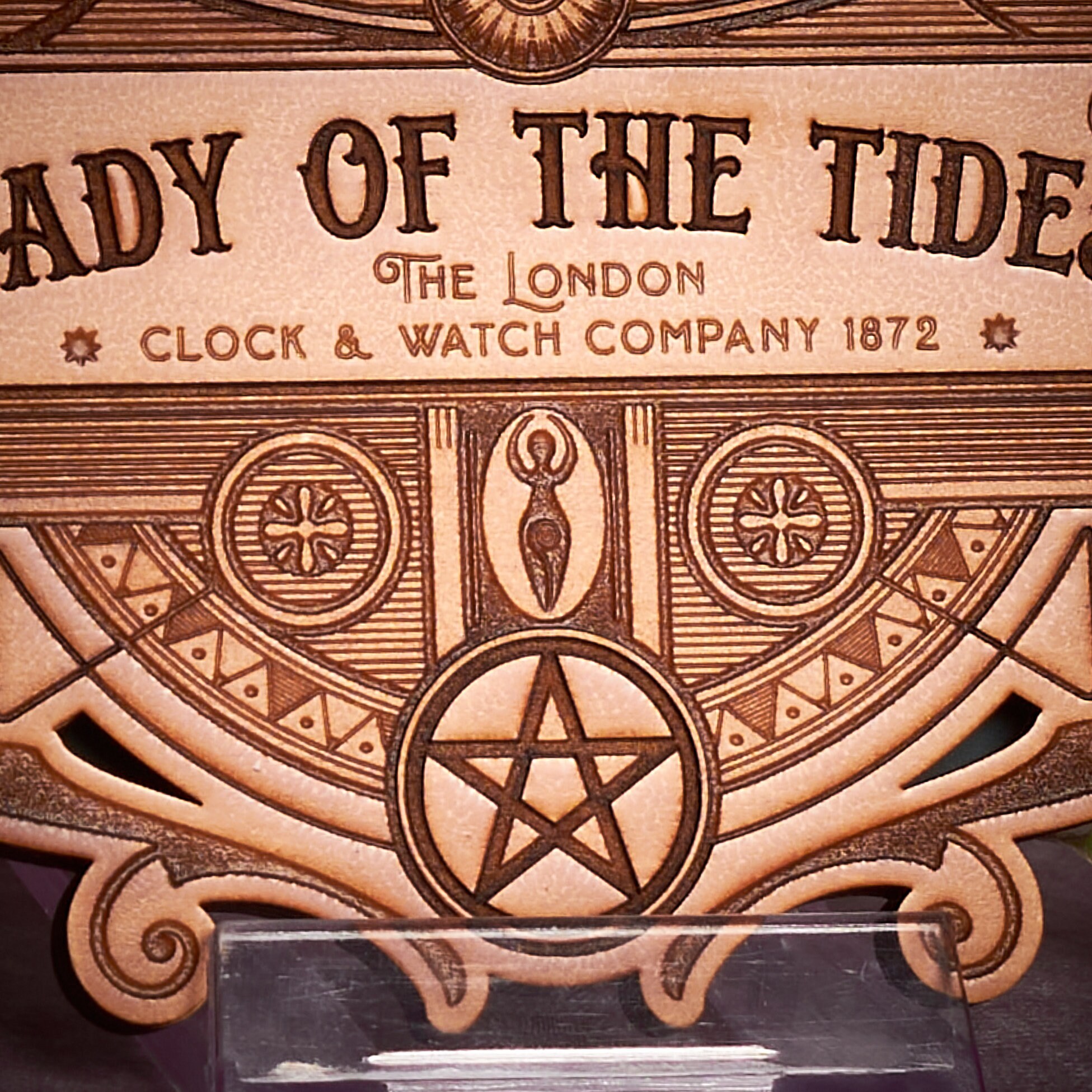 Universal Tide Clock in a Vintage Victorian Style Wall Hanging for