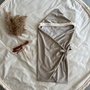 Summer baby car seat swaddling blanket with 3-point belt systems, swaddle blanket, cuddly blanket, stroller - Maxi Cosi | Cybex | Nuna - beige/sand