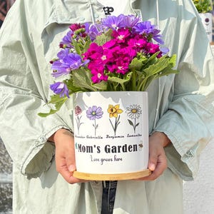 Mother's Day Gifts, Personalized Birth Month Flower Plant Pot - Grandma's Garden Gift for Mother's Day, for Plant Lovers & Grandmas