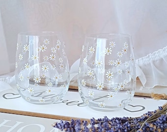 Daisy glass| Floral glass | Spring flower gift | Cute white daisies glass| Hand-painted glass| Daisy drinkware| Glass handmaid| Gift for her