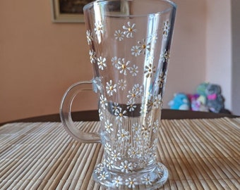 Verre marguerite| Verre floral| Cadeau de fleurs de printemps| Verre peint à la main| Verre pour cappuccino| Tasse en marguerite | Verre fait à la main| Cadeau pour elle