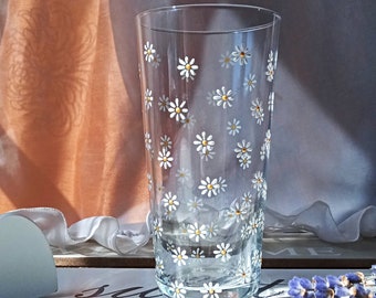 Verre marguerite| Verre floral | Cadeau de fleurs de printemps | Verre de marguerites blanches mignonnes| Verre peint à la main| Verres Daisy| Verre fait à la main| Cadeau pour elle