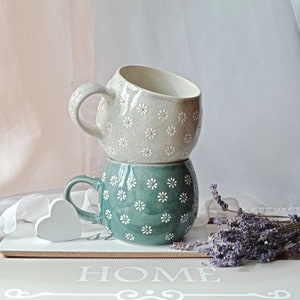 Tasse à café marguerite de 17 oz | Tasse à thé fleurie confortable | Grande tasse à cappuccino marguerite en céramique | Poterie marguerite mignonne | Tasse peinte à la main | Cadeau floral