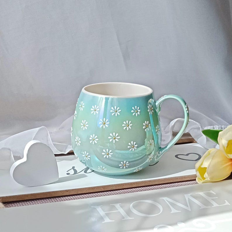 Daisy Tasse | Süße handbemalte Kaffeetasse | Bauchige Tassen aus Keramik | Gänseblümchen Tasse als Geschenk für Mama oder Freundin 1 Blue mug