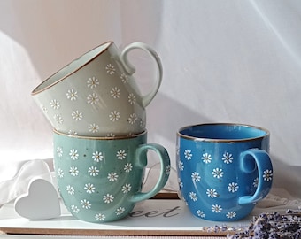 Tazza da caffè Daisy da 16 once / Tazza da tè accogliente / Tazza in ceramica cappuccino Daisy / Tazza carina dipinta a mano / Regalo floreale / Regalo per la mamma / Regalo per lei