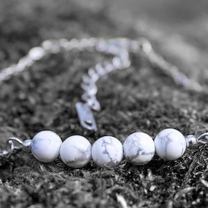 White Howlite Crystal GEMSTONE TREE and Jewellery GIFTSET - Handcrafted Crystal Tree - Birthday Gift - Healing Crystals