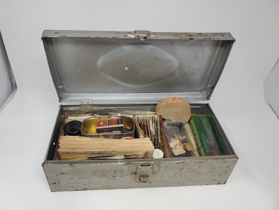 Vintage Old Fly Fishing Lurer Making Kit, Fishing, Tackle Box, Fly Fishing,  Old Advertising, Repurpose Décor, Crafts, Feathers, Northwoods -  Canada