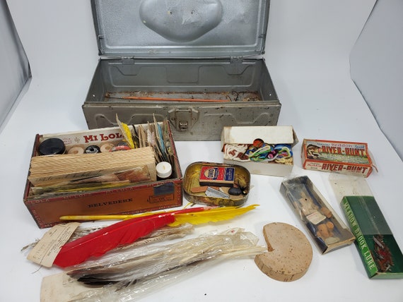 Vintage Old Fly Fishing Lurer Making Kit, Fishing, Tackle Box, Fly Fishing,  Old Advertising, Repurpose Décor, Crafts, Feathers, Northwoods 