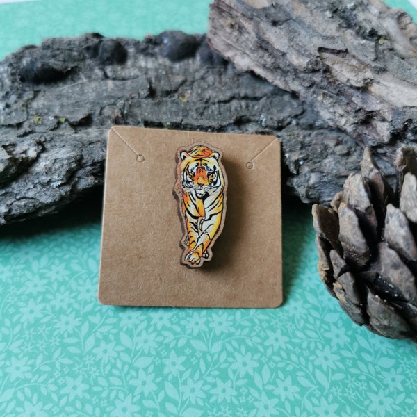 Mini Pin's "Tigre d'Asie" en bois recyclé, bijou en bois, déco de veste, foulard, sac