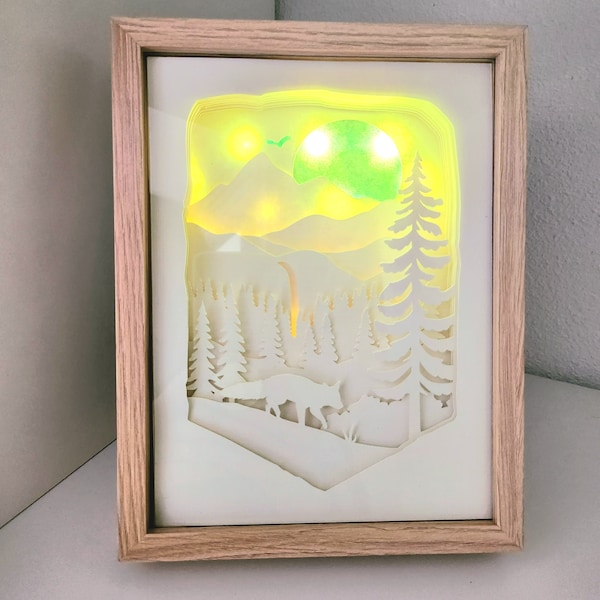 Cadre lumineux lightbox Balade en montagne,en papier et Cadre en bois sous verre, renard et cascade