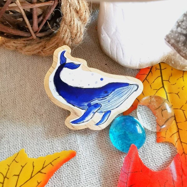 Pin's en bois modèle Baleine Bleue, broche de créateur, idée cadeau femme