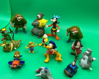 Vintageparti med 13 Disney-karaktärsfigurer blandade miniatyrer