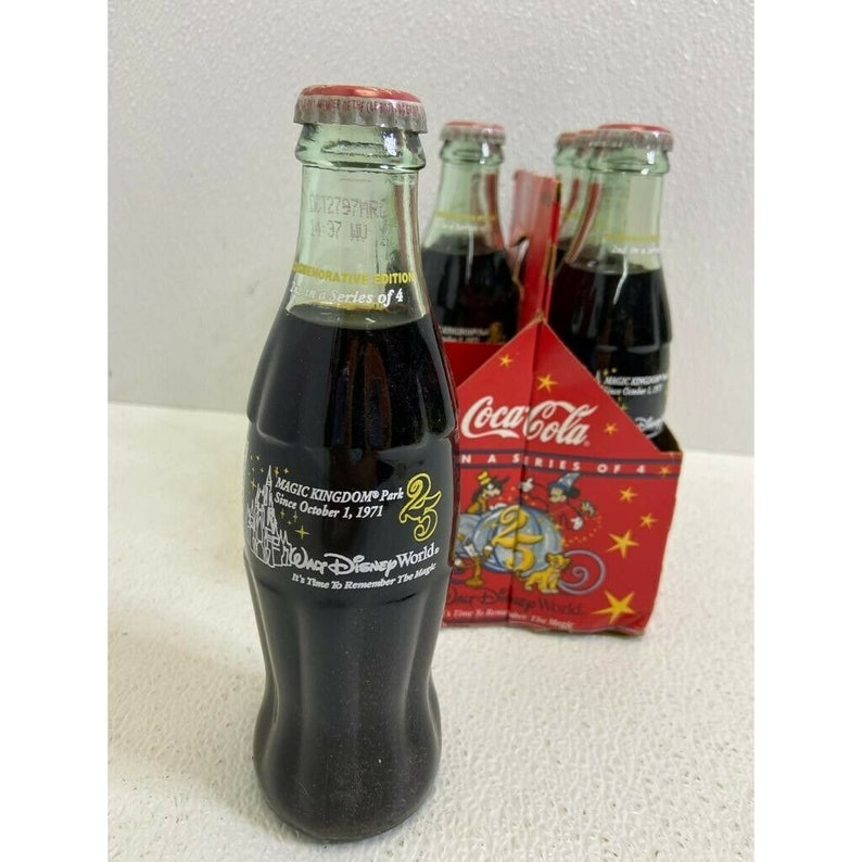 Vintage Classic Coca Cola Christmas 1971 Edition Coke Bottles Santa 6-Pack 8 Oz. image 9