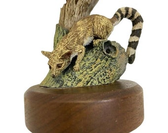 Vintage Deaton Ring Tailed Cat Lemur Figurine Audubon Bronze Hamilton Collection