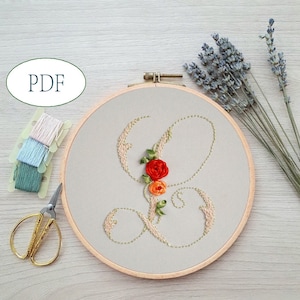 Letra L pdf bordado a mano de alfabeto floral, patrón Monograma DIY, bordado de cinta