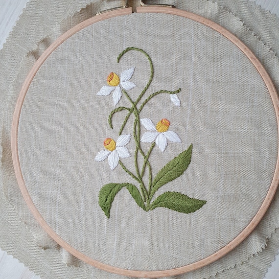 日本刺繍 作品 水仙 embroider daffodils. 水仙の花を刺しゅう。基礎繍