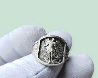 Anello in argento sterling con Arcangelo Michele – Sigillo in rilievo di San Michele