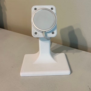 iPhone MagSafe charger stand