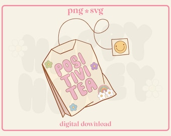 Puede incluir: Una bolsita de té beige con el texto "Positivi Tea" en letras rosas, decorada con flores de colores y un arcoíris. La bolsita de té está atada a una cuerda con una etiqueta con una carita sonriente.