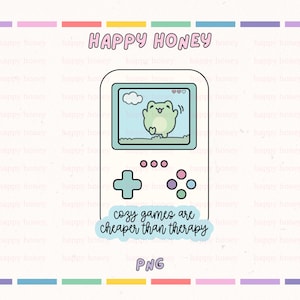 Può includere: Un adesivo bianco con un design retrò di una console di gioco portatile. Lo schermo mostra una rana dei cartoni animati. Il testo "cozy games are cheaper than therapy" è sotto. Le parole "HAPPY HONEY" sono in alto.