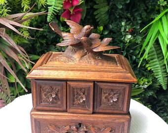 Antique Swiss Black Forest jewelry box. Hand carved wood. Unique gift idea for BIRD & nature lovers. Classic home decoration. RARE model