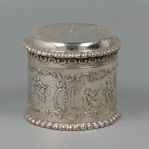 Boîte à bijoux victorienne en argent sterling. Argenterie ancienne du 19ème siècle. Boîte de rangement de style rococo. Décoration en argent de collection. Vieil argent
