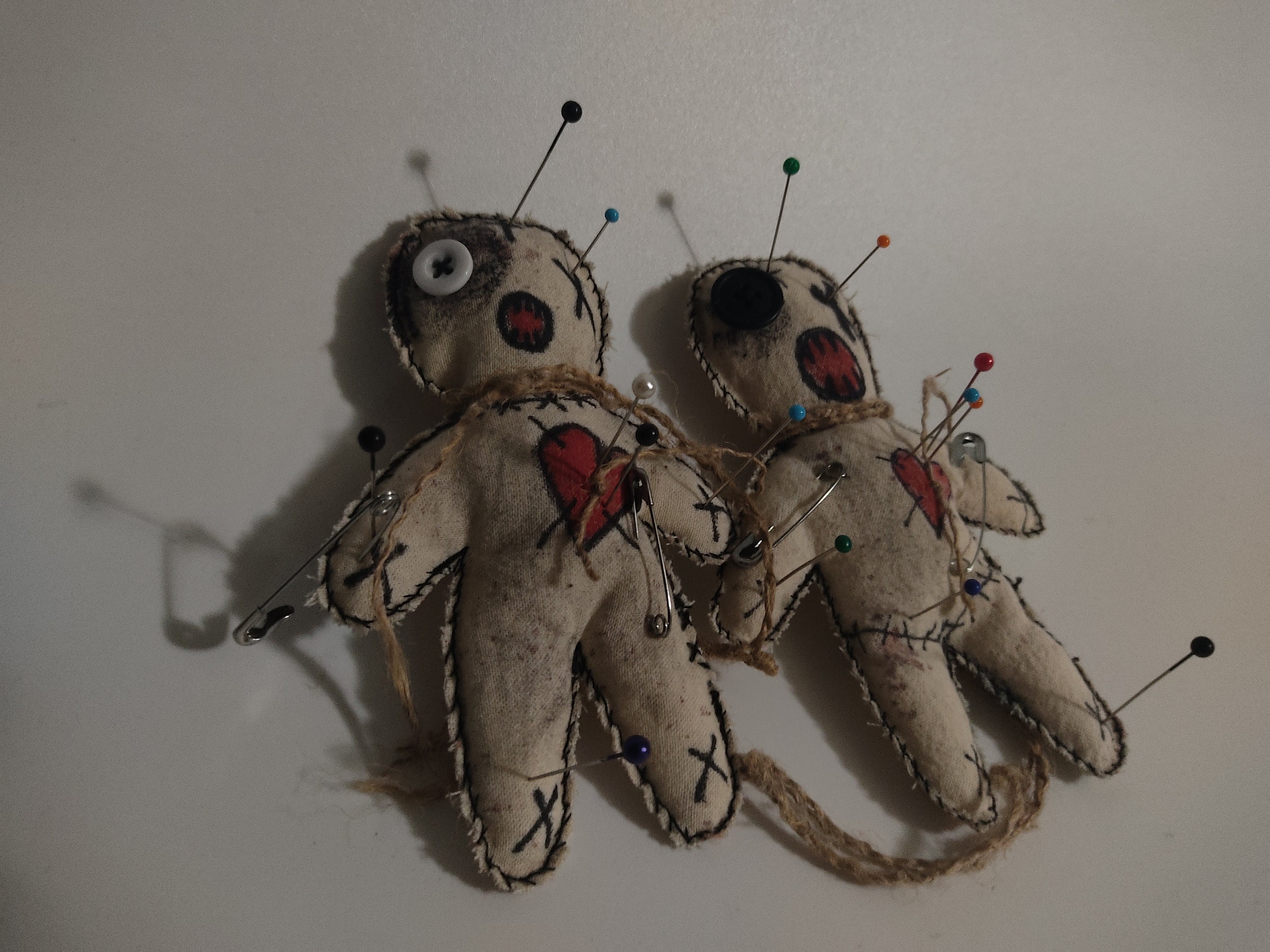 2 stuks! ORIGAINAL VOODOO POP Lizi Loa Handgemaakte Voodoo Doll (s)  Handgemaakte Haïtiaanse Vodou Poppen / Authentieke Liefde Bondage /  Gepaarde Voodoo poppen #F - Etsy België, image size:3000x2250