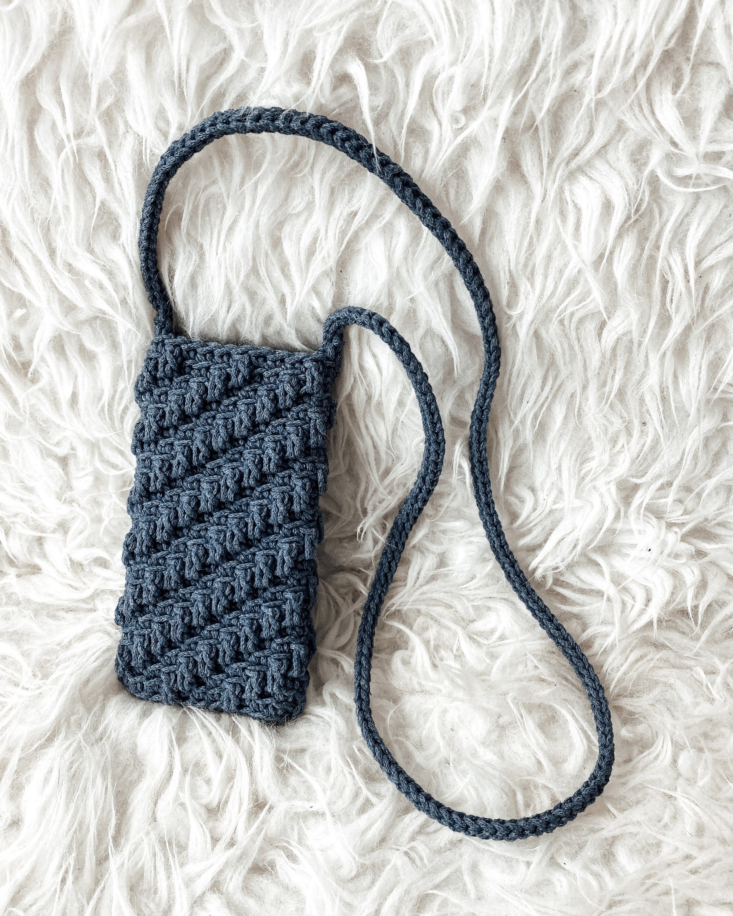 Tas Hape Rajut - crochet cellphone bag LV (Louis Vuitton Tapestry) 