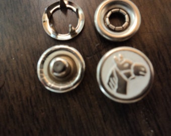 1 dozen(12 pcs)-4 part-metal snap fastener-horsehead design.  7/16&quot; cap diameter.  white/silver.  1 dozen. U S made