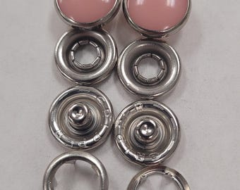 Bottone automatico in nylon rosa con perla western da 7/16" di diametro, 4 parti - 1 dozzina di set completi. Prodotto negli Stati Uniti.