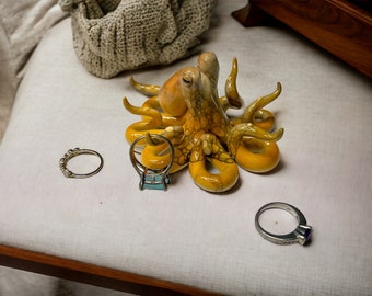 Handmade ceramic octopus ring holder “coral head” is the perfect for gifts and beach goers or Mother’s Day gift