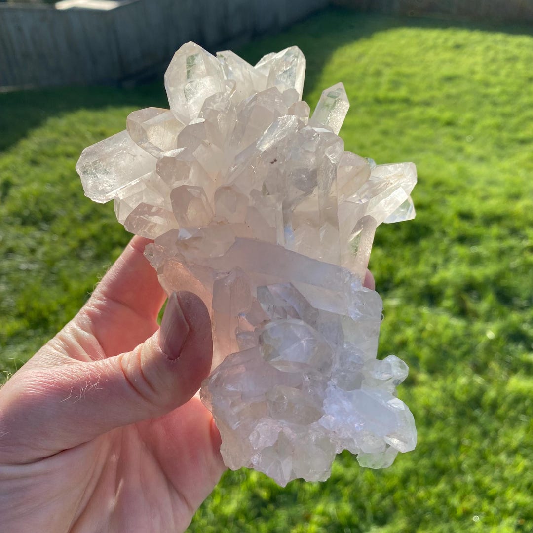 ブラジル、ディアマンティーナ鉱山産天然透明水晶クラスター 約665