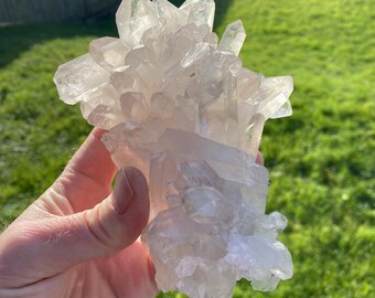 ブラジル、ディアマンティーナ鉱山産天然透明水晶クラスター 約665