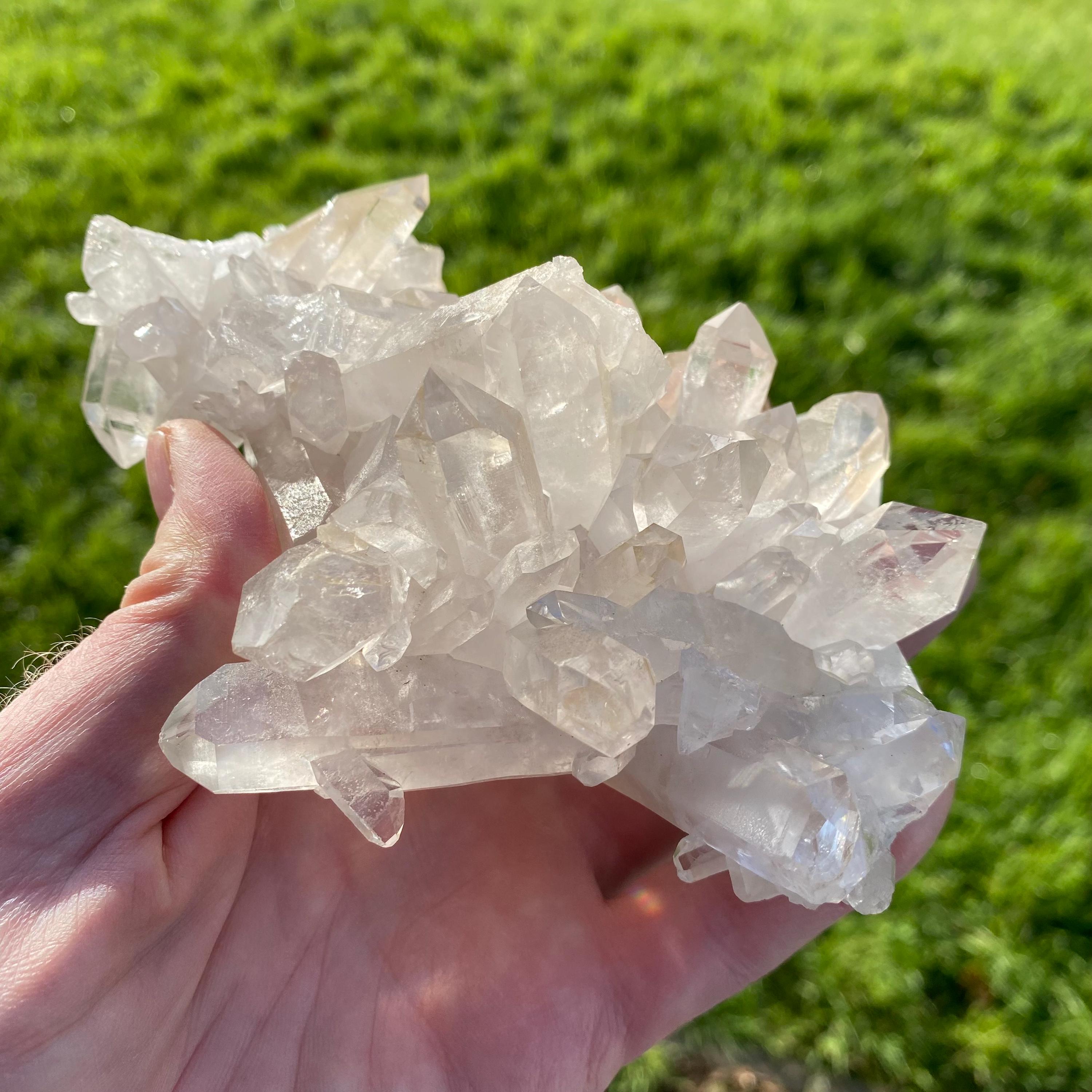 ブラジル、ディアマンティーナ鉱山産天然透明水晶クラスター 約665