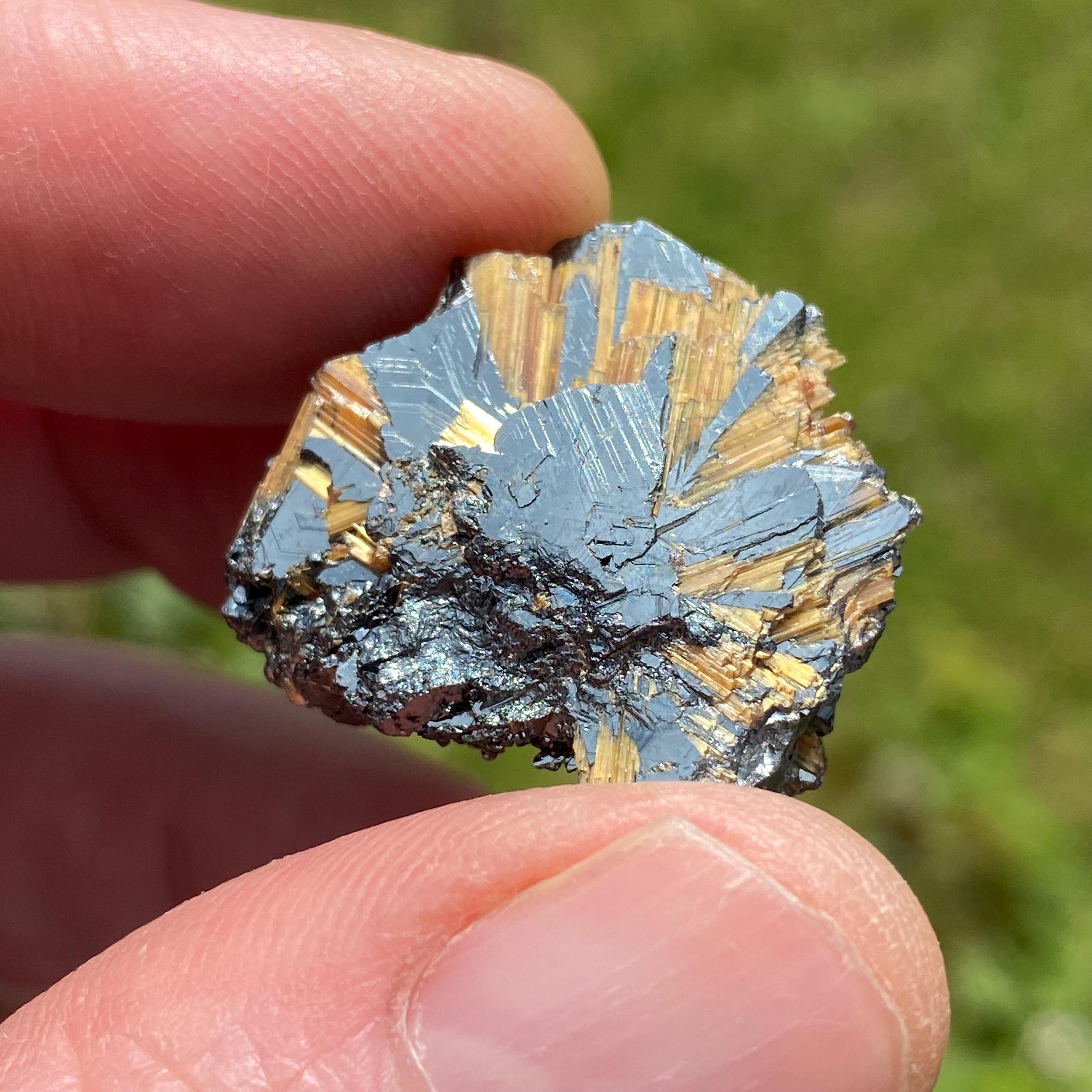 ヘマタイト＋ルチル ブラジル ルチル入りヘマタイト標本 ブラジル 約9グラム - Etsy 日本