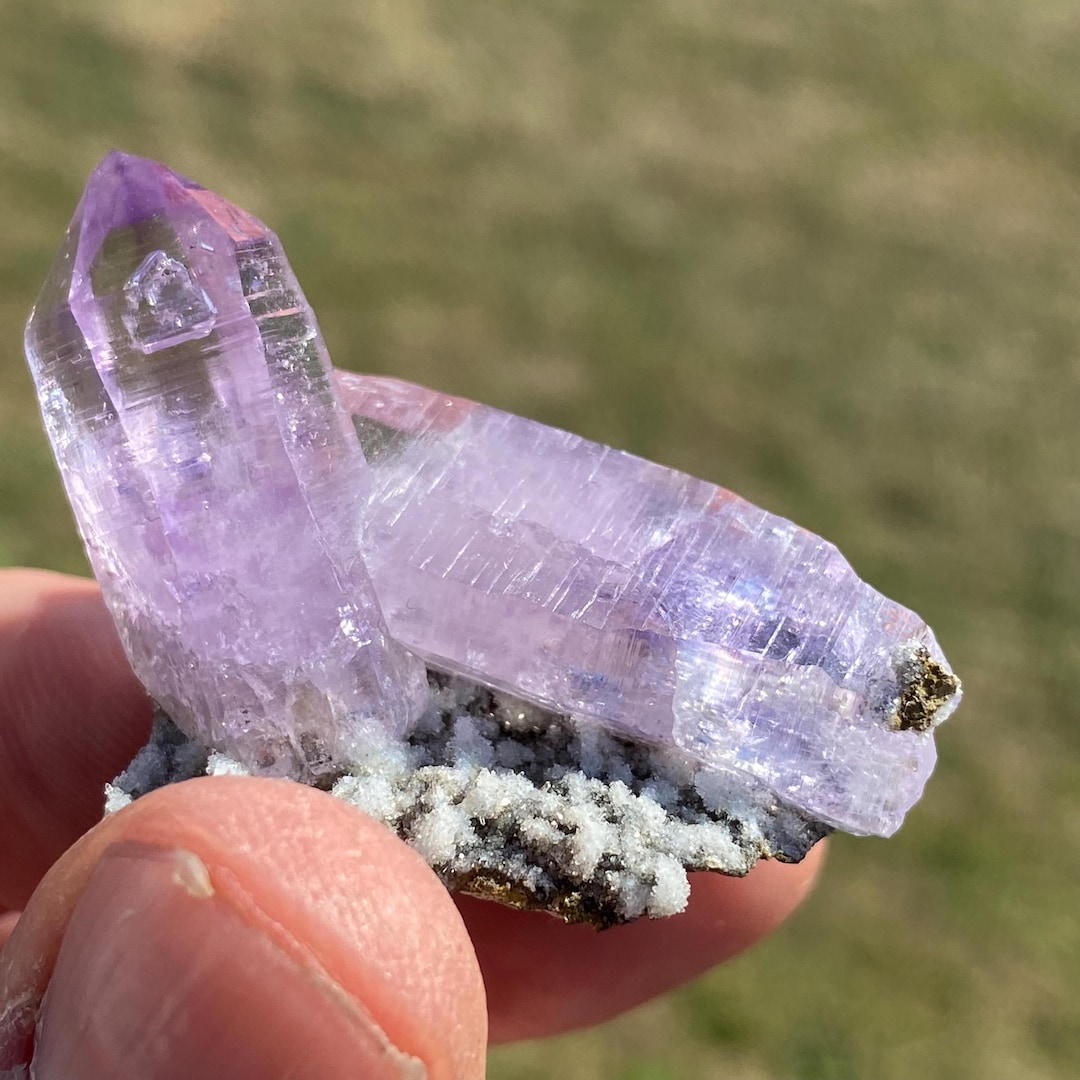 ベラクルスアメジスト ダブルポイント クラスター 新着情報☆紫煌めく美しい柱面☆希少なベラクルスアメジストの