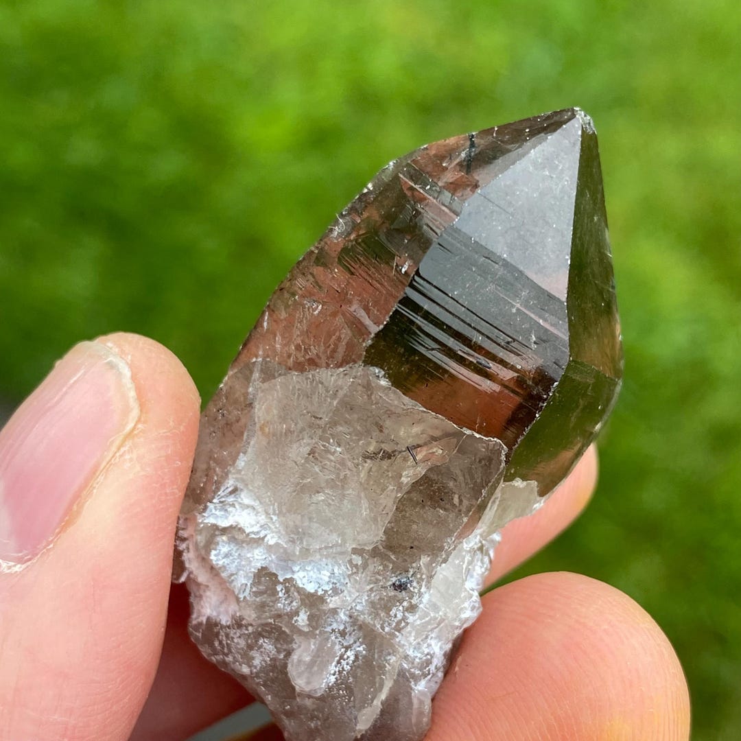 ベトナム産天然スモーキークォーツポイント 約25.9グラム - Etsy 日本