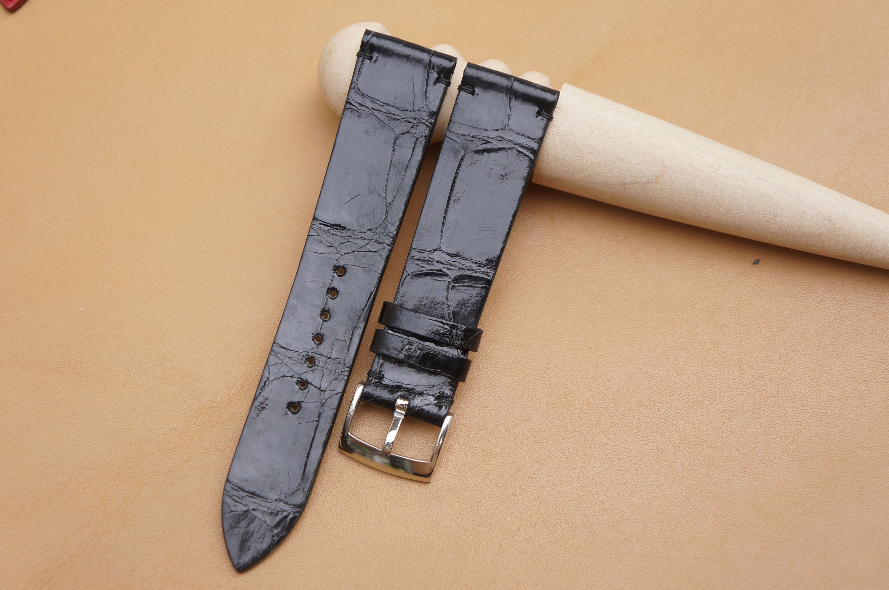 Handdn Himalayan Alligator Leather Watch Strap - Unique Color
